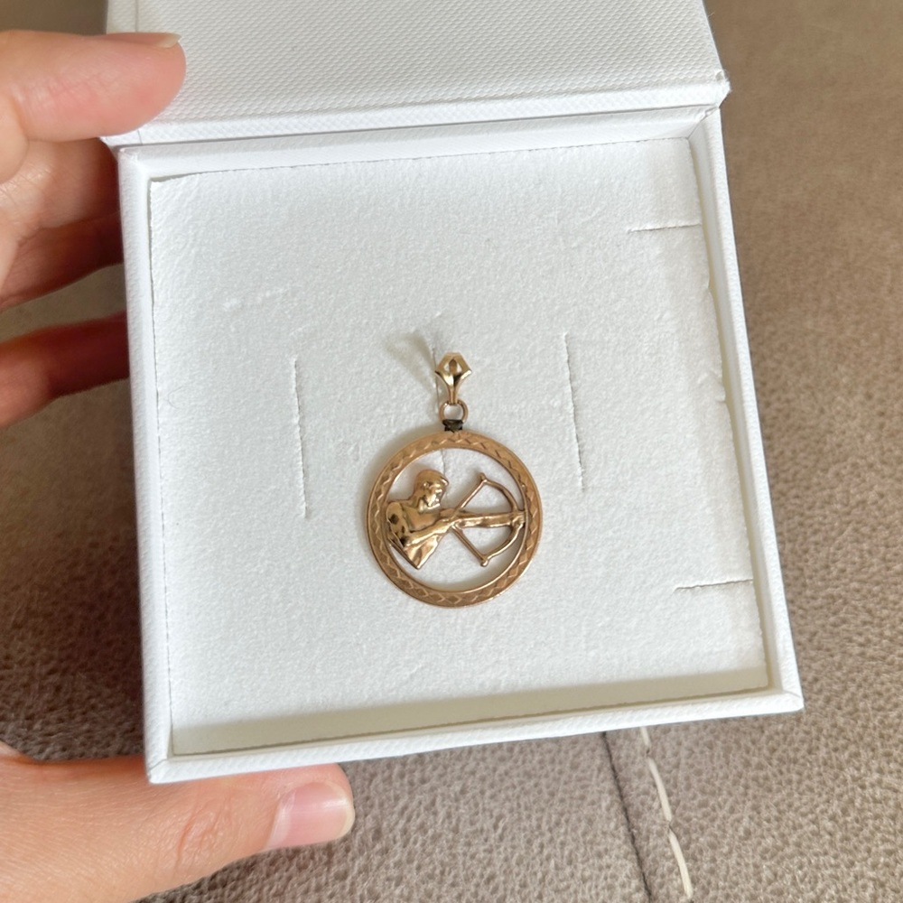 10k gold vintage archer pendant